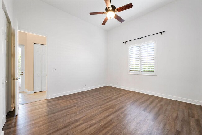 Building Photo - 511 SW Squire Johns Ln