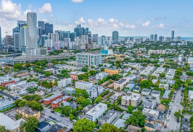 Building Photo - 444-542 SW 3rd Street - 542 SW 3rd St, Unit A2, Miami, FL