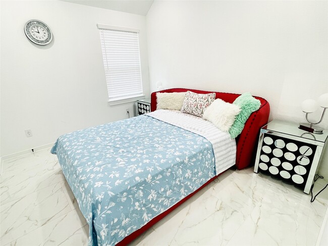 Building Photo - 27039 Flower Isle Ln