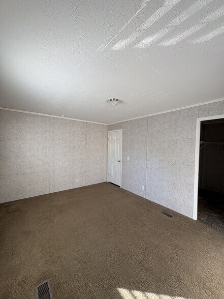 Building Photo - 12 E Manor St