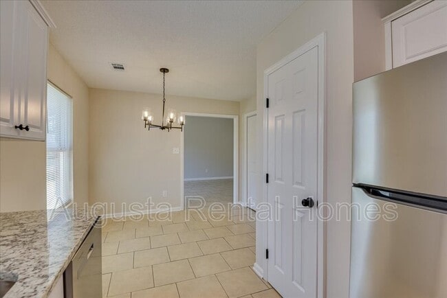 Building Photo - 4851 Jasmine Way