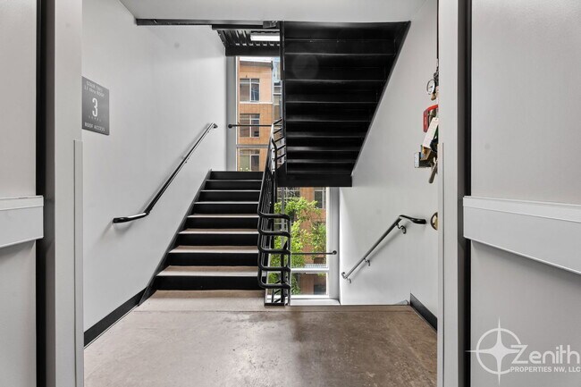 Building Photo - 701 Columbia St