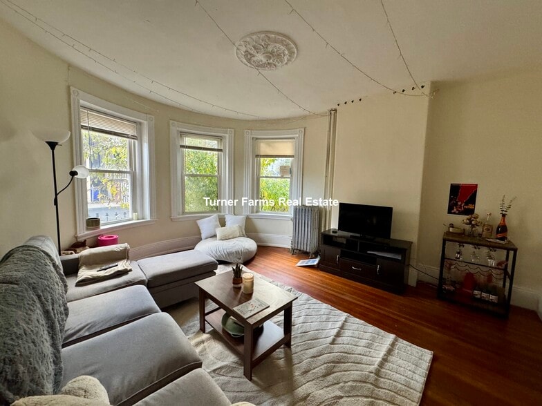 Primary Photo - 96 Calumet St