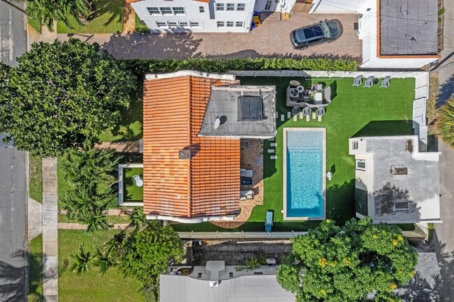 Building Photo - 419 30th St