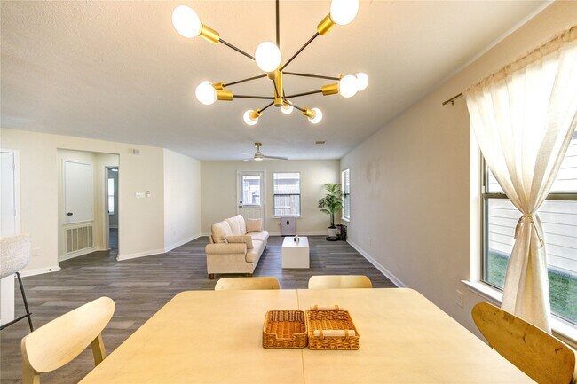 Building Photo - 1010 Hummingbird Point Ln