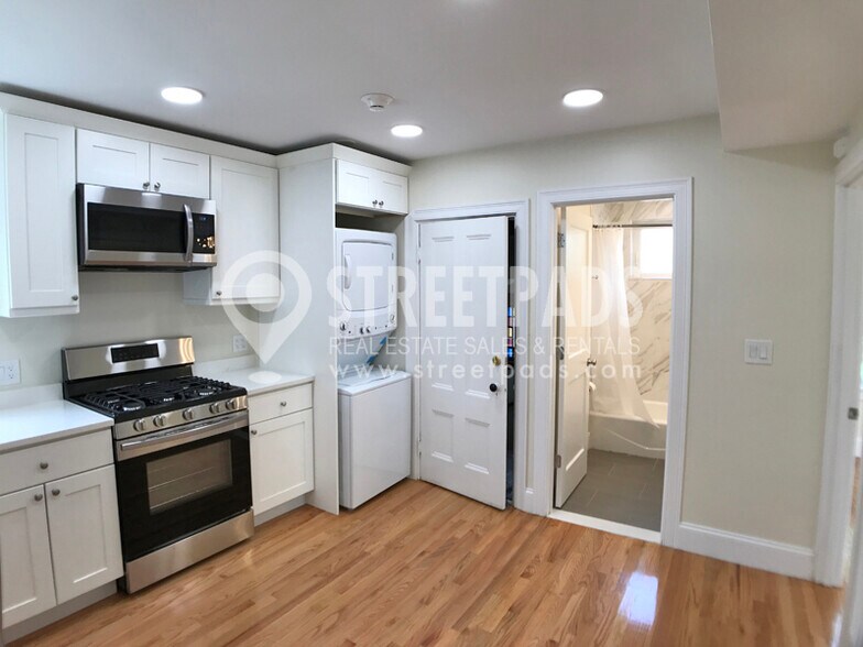 Building Photo - 327 Highland Ave