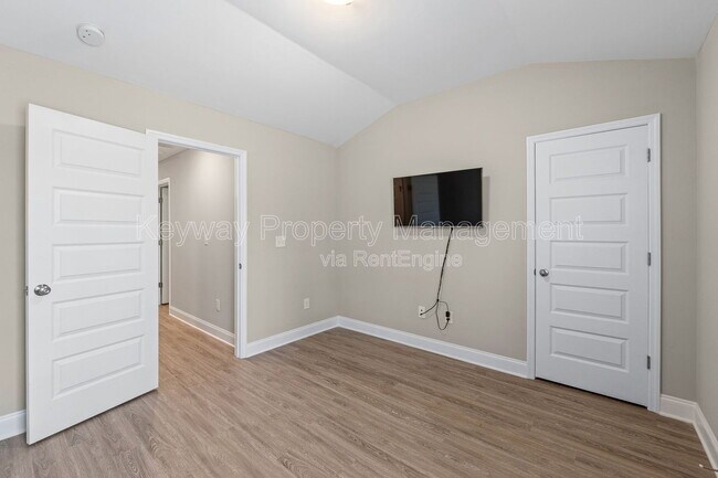 Building Photo - 301 Sumac Trail