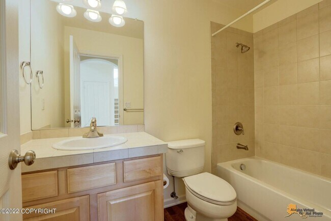 Building Photo - Stunning home conviently located by Eagle ...