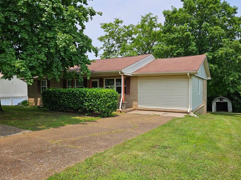 Building Photo - 103 Cedarwood Ct