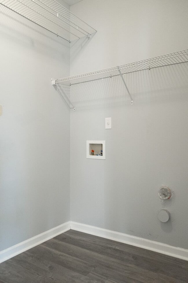 Building Photo - 2624 Leland Dr