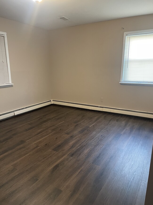 Building Photo - 694 Maguire Ave