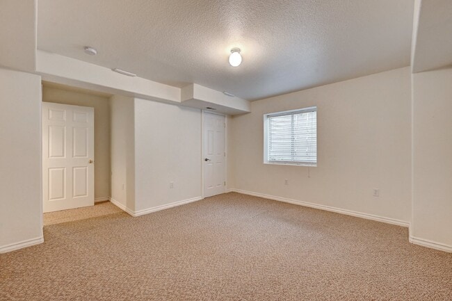 Building Photo - $3,995.00 - 5 Bedrooms, 4 Bathrooms, Single Family Home in Highlands Ranch with Fenced Yard!