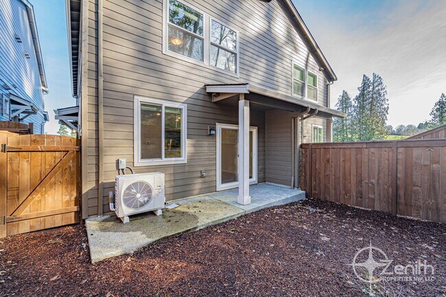 Building Photo - 4261 S Cloverhill Wy