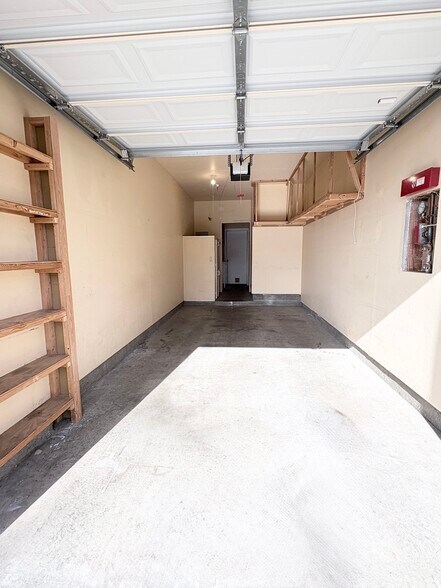 Building Photo - 38 Manchester Ln