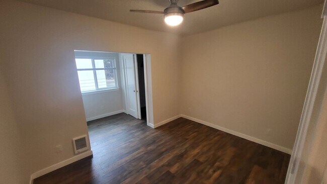 Building Photo - 1460 NW Newport Ave