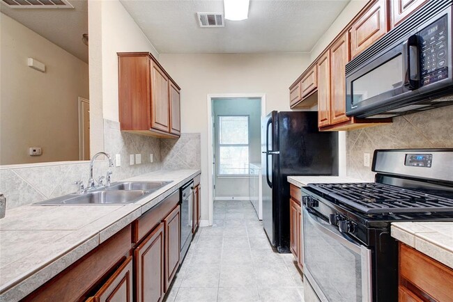 Building Photo - 1217 Delano St