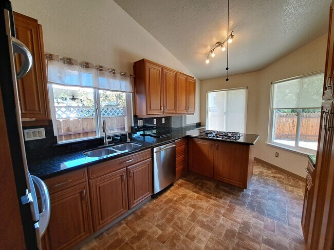 Building Photo - 143 Buttercup Cir