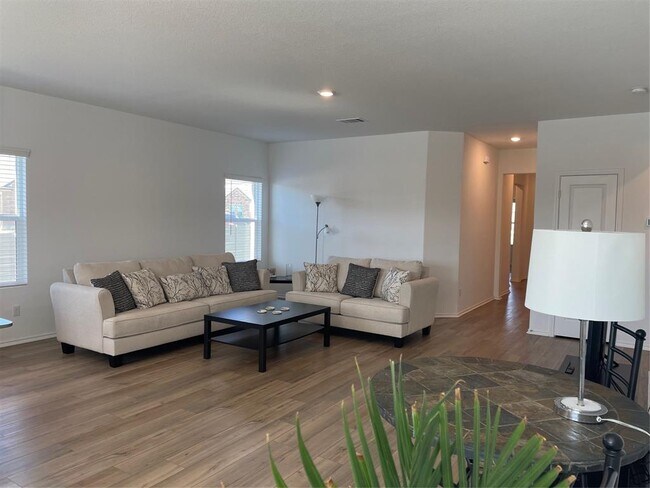 Building Photo - 129 Starflower Cv