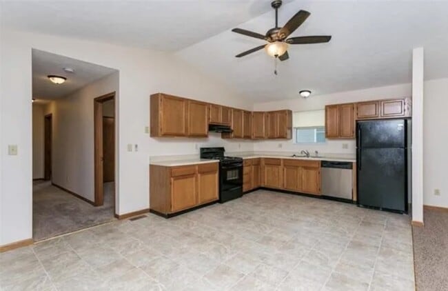 Building Photo - 1702 Schobert Dr