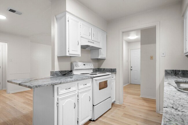 Building Photo - Beautifully Remodeled Duplex in Duncanville