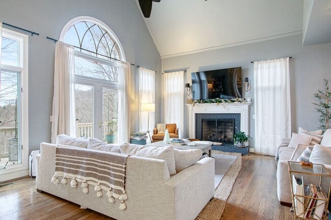 Building Photo - Spacious Home with Mountain Views in Black...