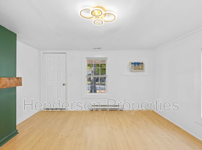 Building Photo - 532 E Iredell Ave