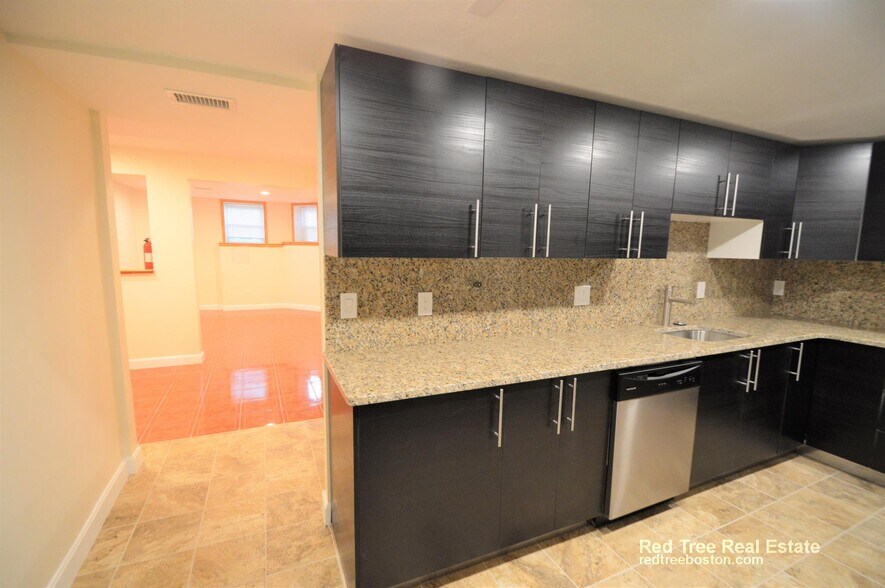 Building Photo - 73 Thatcher St