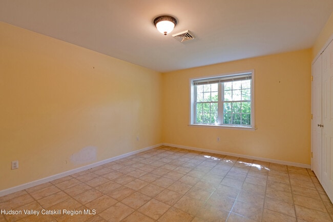 Building Photo - 6 Myer Ln