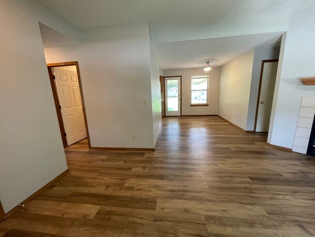 Building Photo - 302 Slim Wilson Blvd