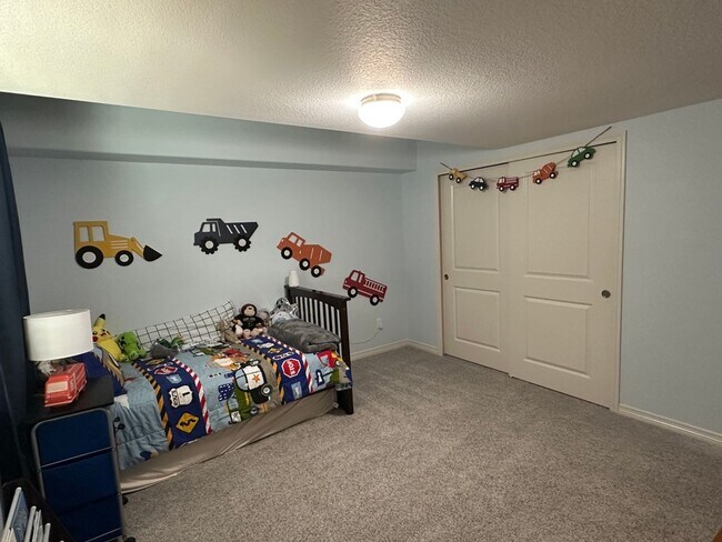 Building Photo - Beautiful 5 bedroom ranch home in (D49)