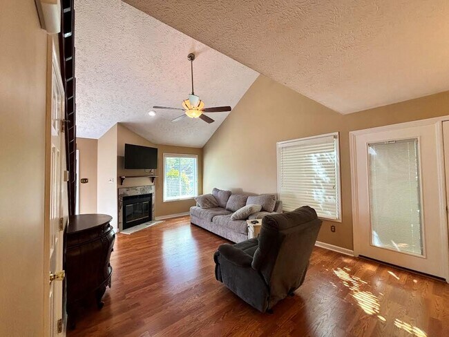 Building Photo - 5 The Corners