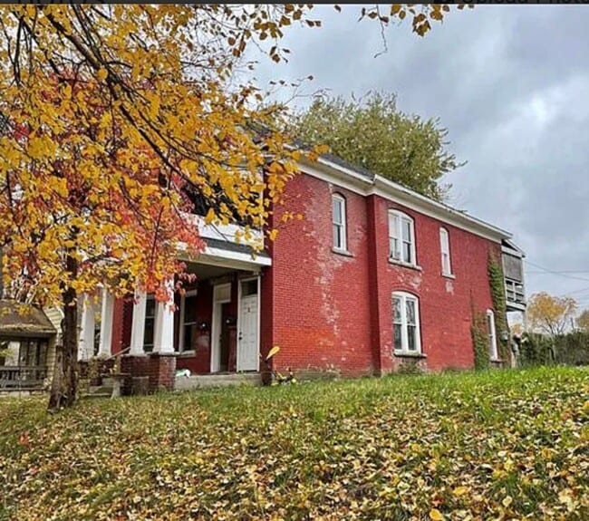 Building Photo - 814 Elmwood Ave