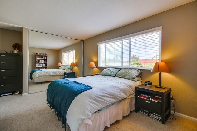 Building Photo - 6750 Beadnell Way