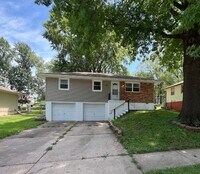 Building Photo - Charming 3 Bedroom Home with Finished Base...