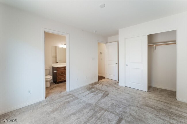 Building Photo - 10529 Headwind Ave