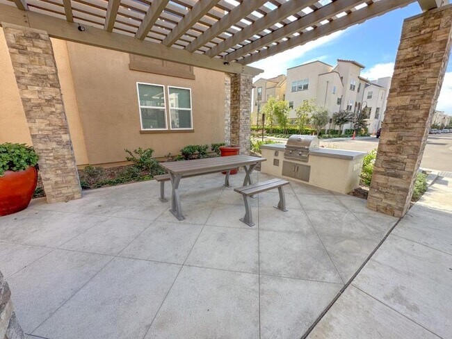 Building Photo - 49 Sanctuary Ln