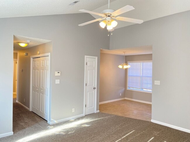 Building Photo - Great Rental....3/2 Bath, near playground,...