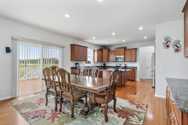 Building Photo - 3557 Crestwood Ln