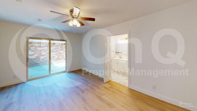 Building Photo - 208 Glenwick Pl