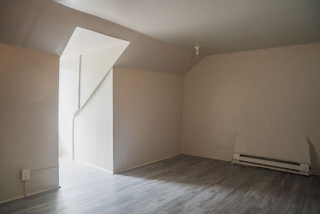 Building Photo - Spacious 3-Bedroom Home with Brand-New Appliances – Available Now in Allentown!