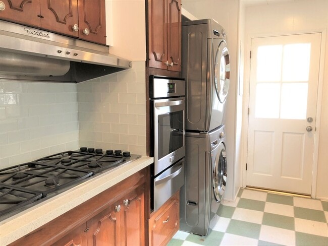 Building Photo - Prime West LA | Unique Single-Level 3BR/3BA Gated Home with Private Yard & 2-Car Garage