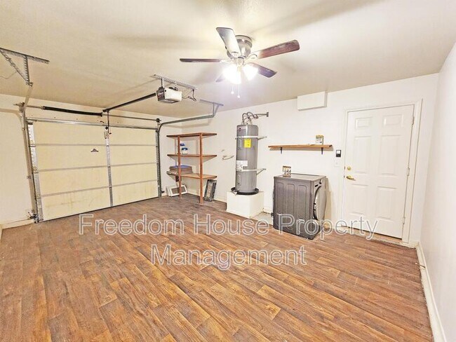 Building Photo - 600 San Lorenzo St
