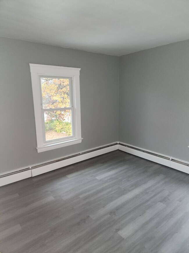 Building Photo - 1571 Dille Rd