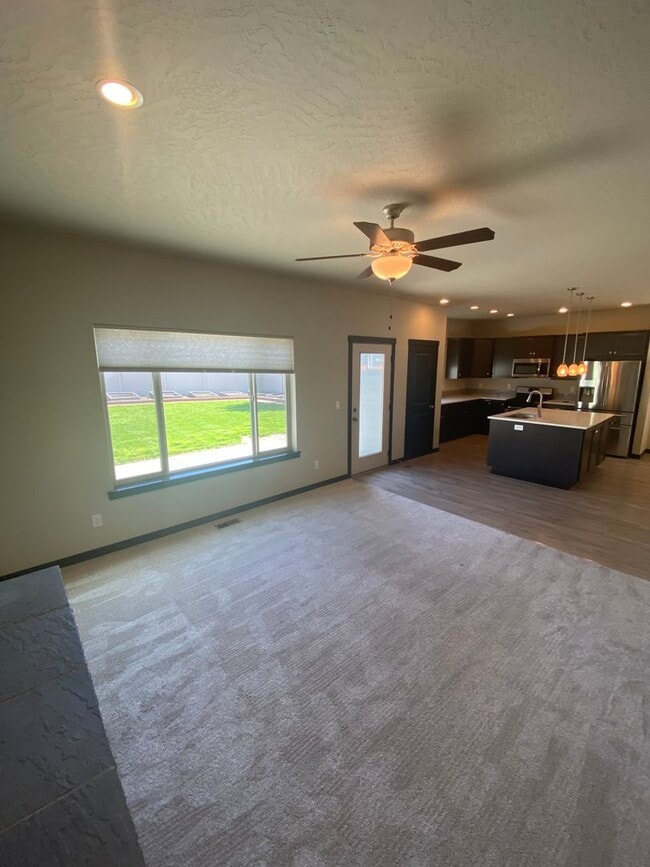 Building Photo - SINGLE FAMILY HOME IN THE FOX TAIL SUBDIVISION (APP#148)