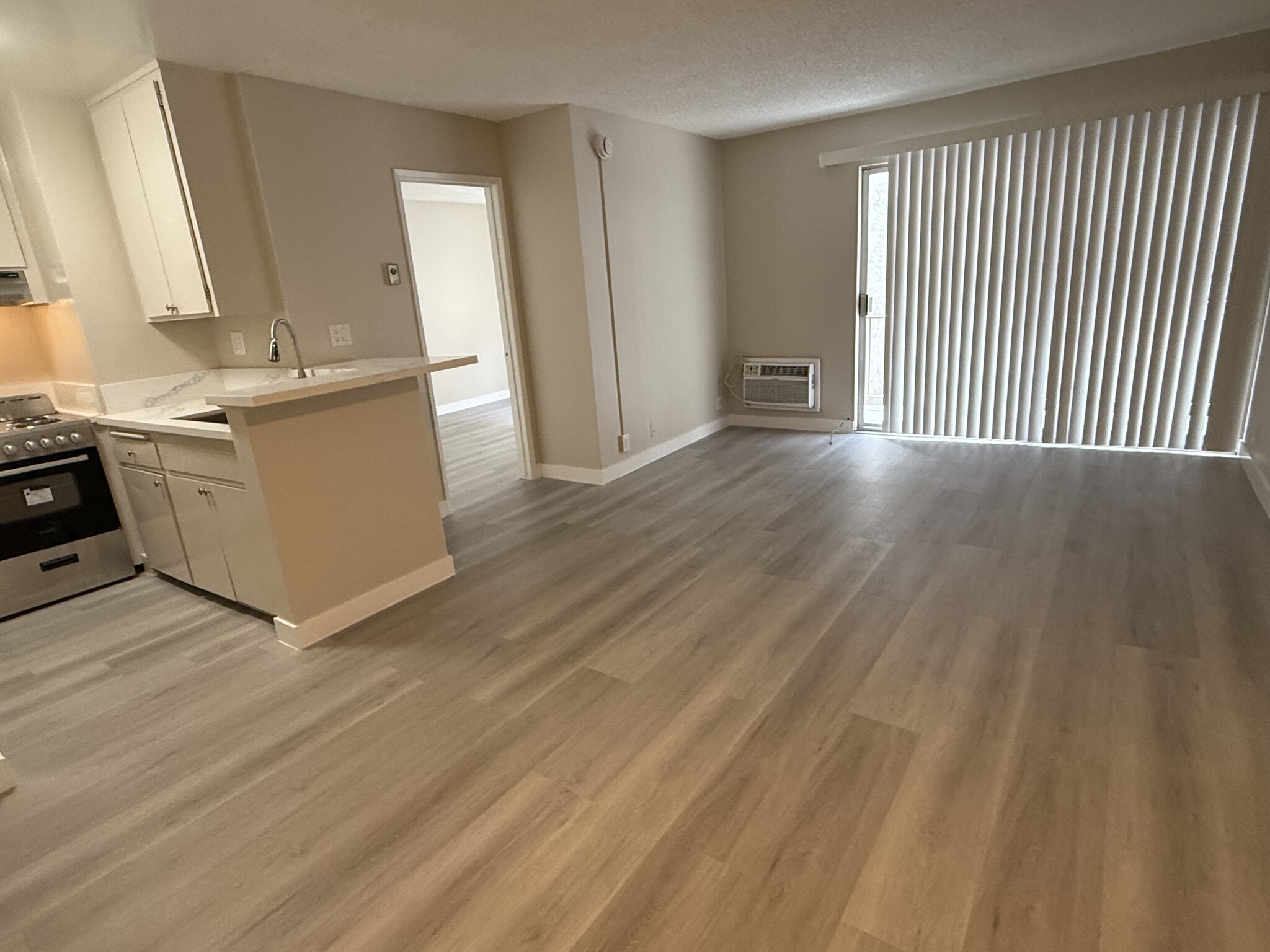 Building Photo - 256 S La Fayette Park Pl
