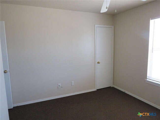 Building Photo - 5701 Redstone Dr