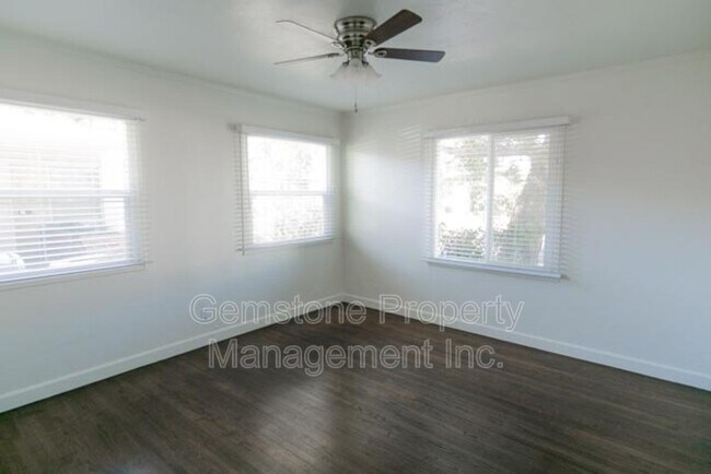 Building Photo - 6203 Mesita Dr