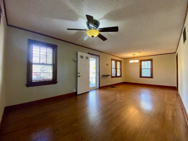 Building Photo - Cute One Bedroom House in Roeland Park!