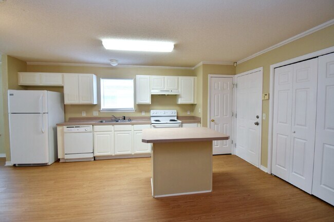 Building Photo - 3BR Home Near NAS Pensacola with 1-Car Garage, Fenced Backyard & Open Kitchen