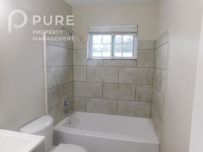 Building Photo - 2028 Progress St